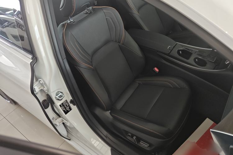 Used Toyota Avalon 2024 Dual-Engine 2.5L XLE Premium Edition