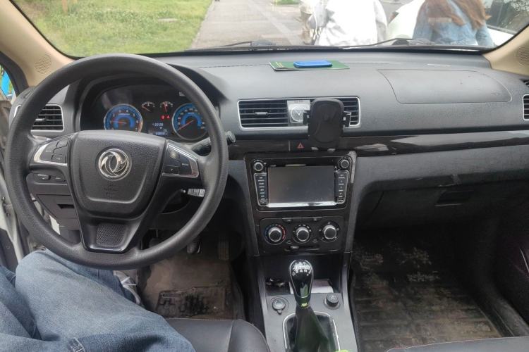 Used Dongfeng Fengon 360 2015 1.5L Manual Luxury 7-Seater China IV Standard
