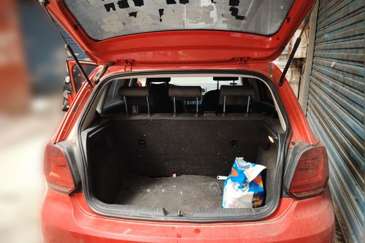 Used Volkswagen Polo 2016 1.4L Manual Fashion Model Trunk