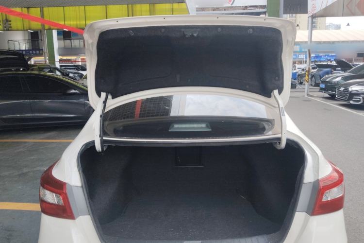 Used Nissan Sylphy 2019 1.6XV CVT Smart Connect Luxury Edition China VI Standard Trunk