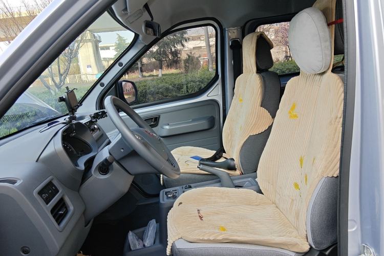 Used Wuling Yangguang 2024 300KM Comfort Version Passenger Van 75kW Left Front Seat