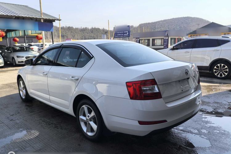 Used Skoda Octavia 2015 1.6L Automatic Yijie Edition Exterior 3