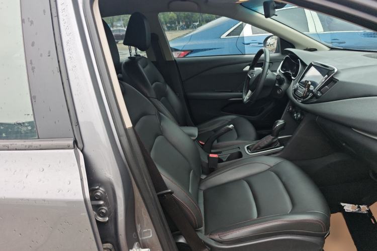 Used Chevrolet Monza 2020 Light Hybrid Redline 320T Dual-Clutch Joyful Edition Right Front Seat