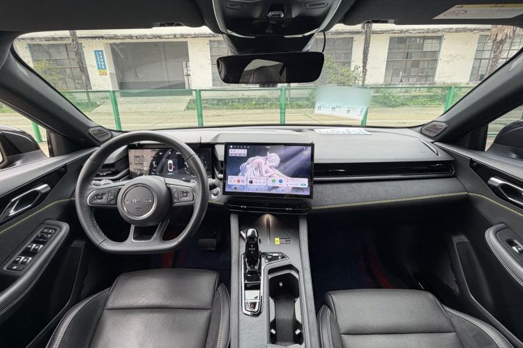 Used Lynk & Co 03 2023 2.0TD DCT JingPro Interior 1