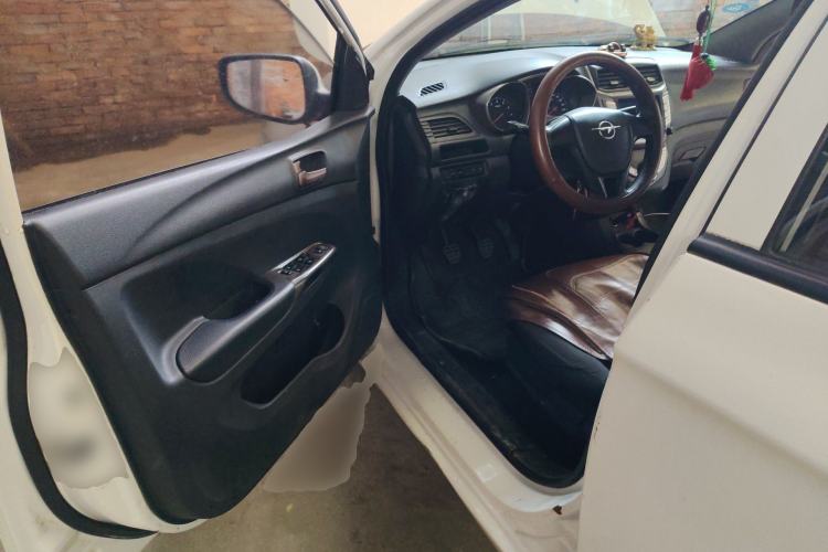 Used Haima M3 2015 1.5L Manual Elite Model with Sunroof Driver Seat