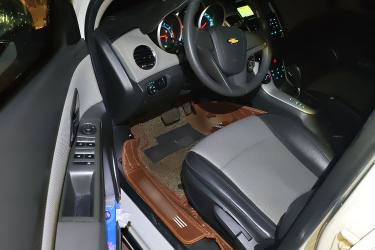 Used Chevrolet Cruze 2013 1.8L SE AT Driver Seat