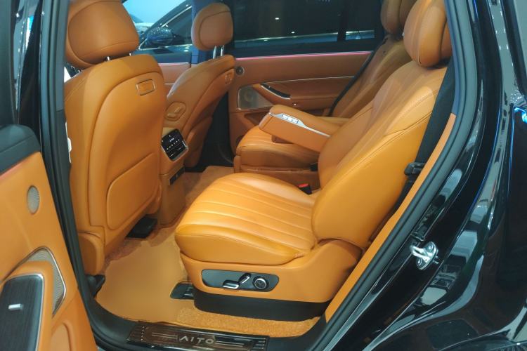 Used Hima AITO M8 2025 Extended-Range Max+ Version 53.4 kWh 6-Seater Edition
