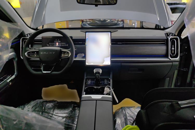 Used Chery Tiggo 7 2025 High-Performance Version 1.6T Two-Wheel Drive Edition Center Console