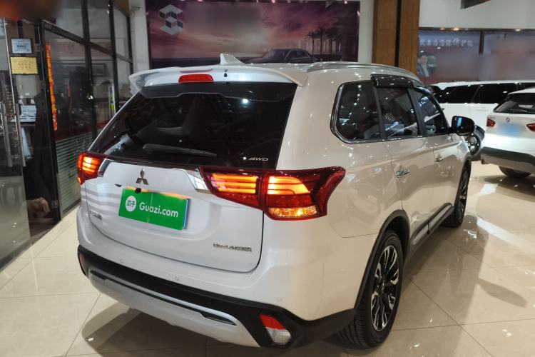 Used Mitsubishi Outlander 2019 2.4L 4x4 Zhi Xiang Edition 5 Seats China VI Standard