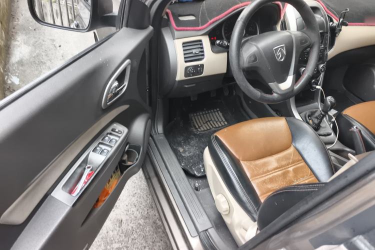 Used Baojun 630 2012 1.8L manual Comfort trim level