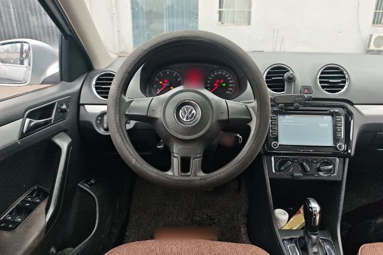 Used Volkswagen Jetta 2015 Value Edition 1.6L Automatic Comfort Version Steering Wheel