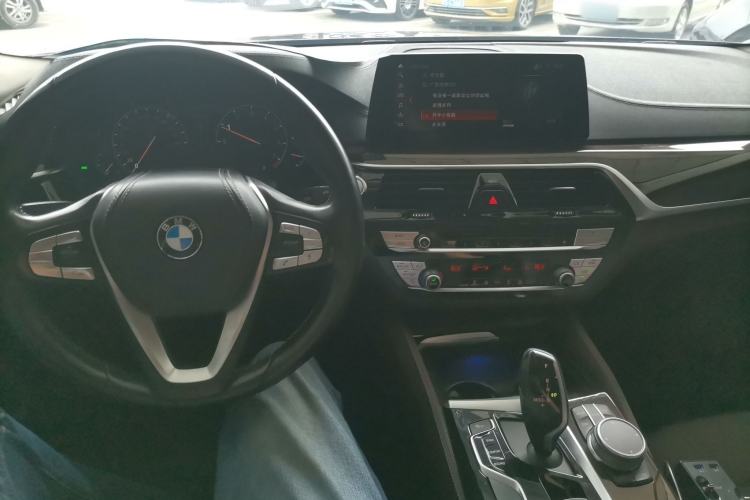 Used BMW 5 Series 2019 Facelifted 525Li Luxury Package Center Console