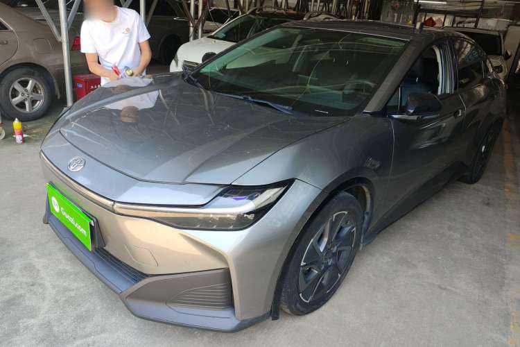 Used Toyota bZ3 2023 616 km Long-Range PRO