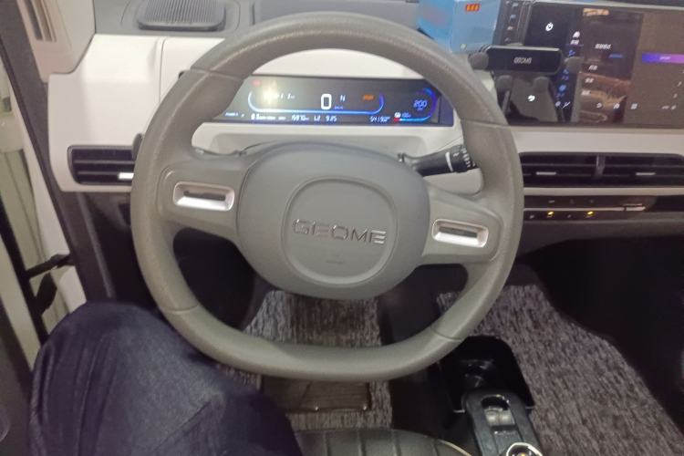 Used Geely Galaxy Panda 2024 Panda Mini 200km Endurance Bear Steering Wheel