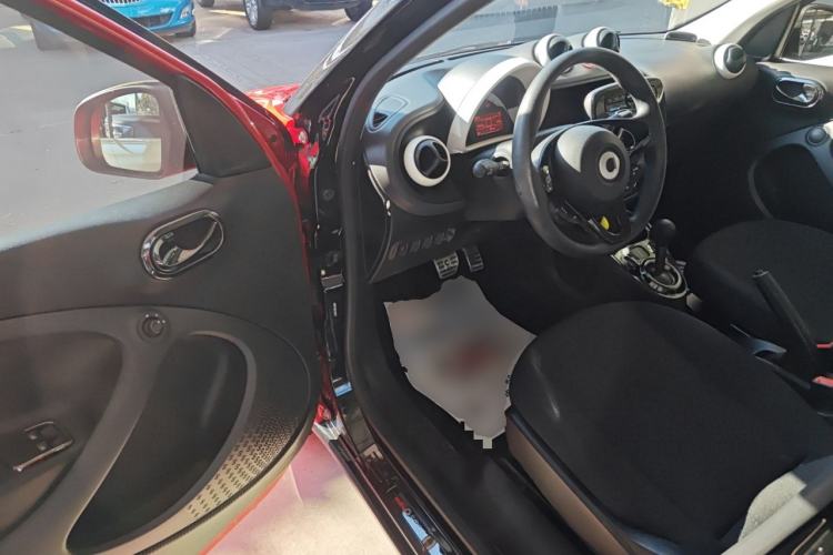 Used smart forfour 2018 1.0L 52 kW Dynamic Edition

