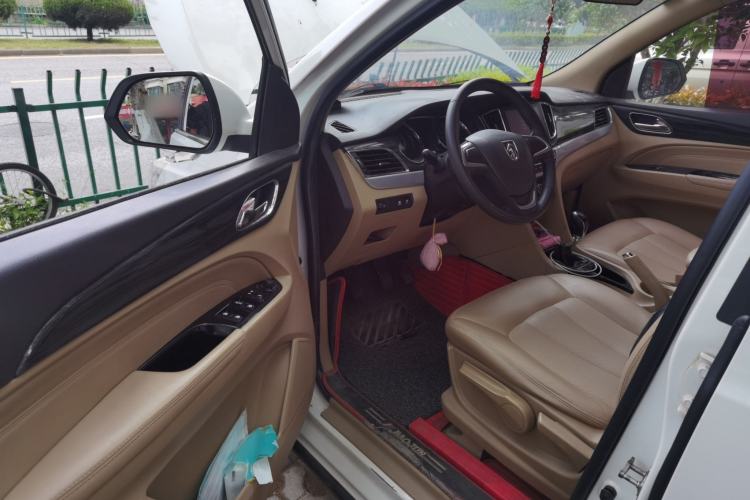 Used Baojun 730 2016 1.5L Manual Comfort Version 7 Seats China V Emission Standard Driver Seat