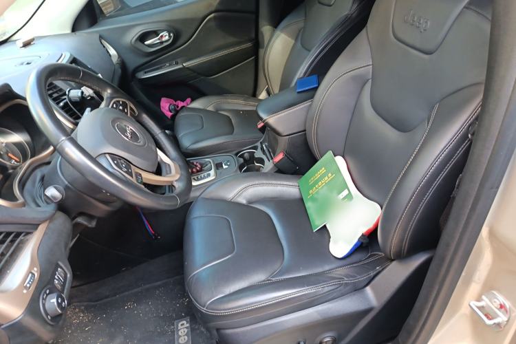 Used Jeep Cherokee 2016 2.0L Superior Edition