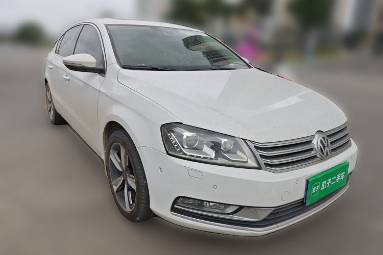 Used Volkswagen Magotan 2013 2.0 TSI Ultimate Model Front Right 45 Deg