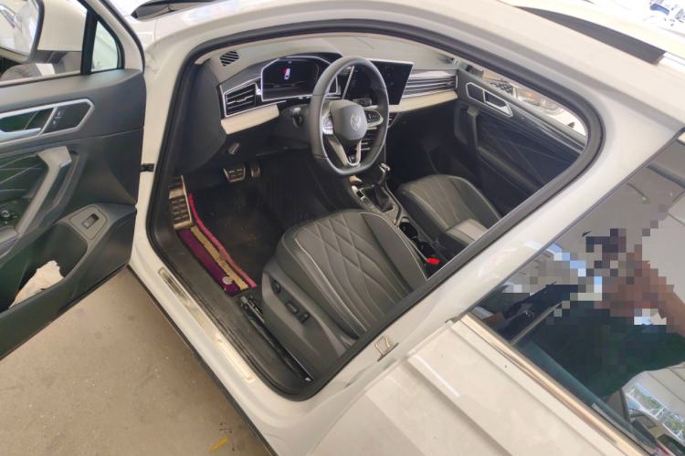 Used Volkswagen Tiguan L 2024 Outstanding Model 330TSI Automatic Two-Wheel Drive R-Line Dragon Glory Edition Driver Seat