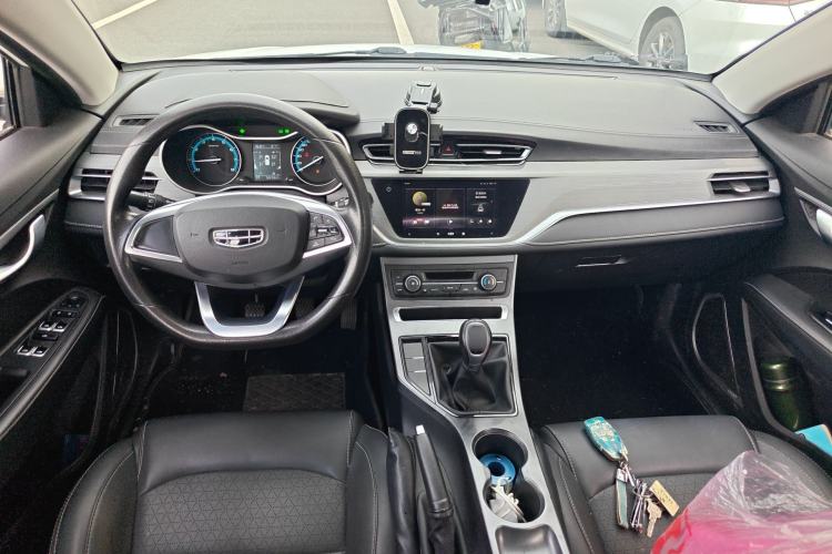 Used Geely Auto Emgrand 2021 UP 1.5L Manual Luxury Model Center Console