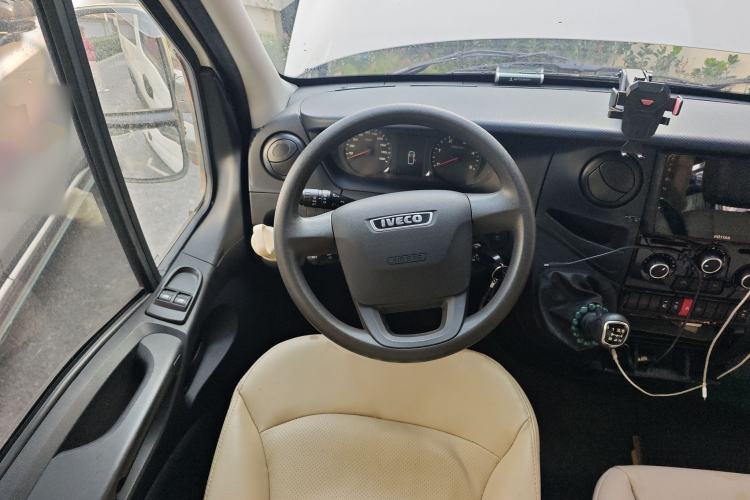 Used Iveco Eurocargo 2021 2.0T Manual Super-Rui Short Wheelbase Low-Roof Side-Hinged Door F1A
