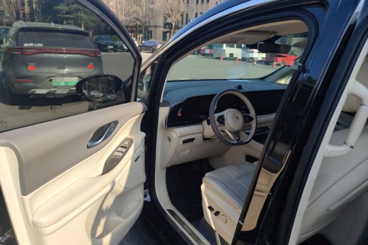 Used VOYAH Dream 2022 0-Carbon Edition Home+ Range Package 605 km Driver Seat