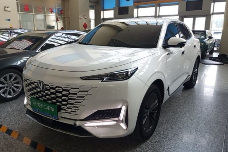 Używany CHANGAN UNI-K 2024 2.0T Two-Wheel Drive YueShang Trim