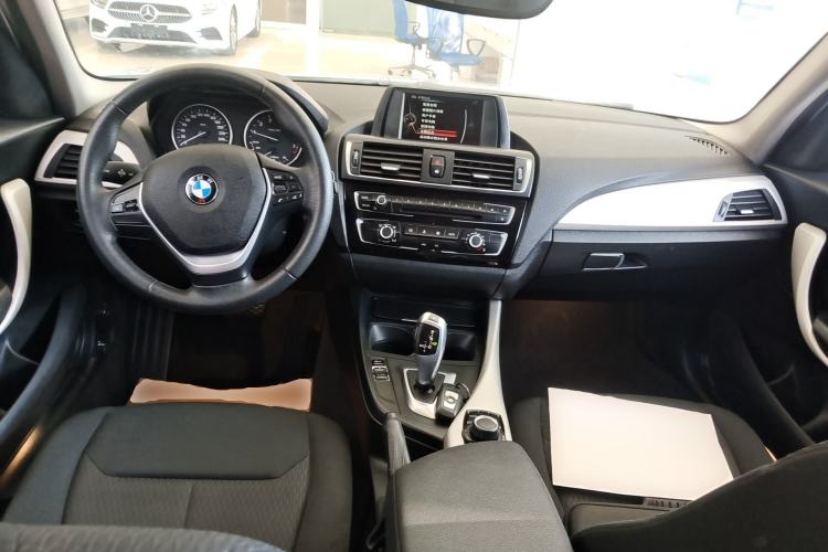 Used BMW 1 Series 2016 118i Leading Model Center Console