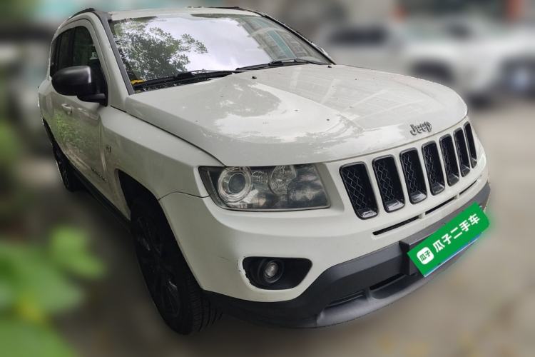 Used Jeep Compass 2013 2.0L two-wheel drive luxury version Front Right 45 Deg