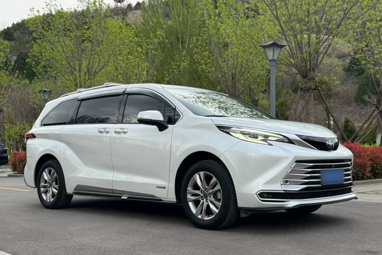 Used Toyota SIENNA 2021 2.5L Hybrid Platinum Edition
