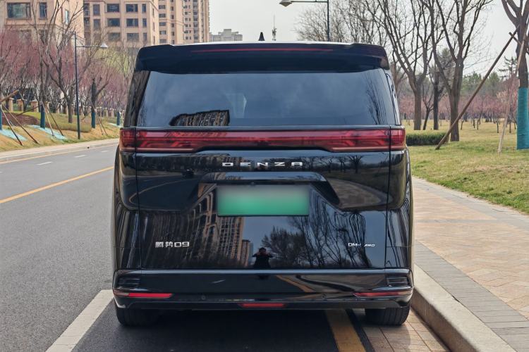 Used Denza D9 2022 DM-i 970 Four-Wheel Drive Prestige Model Exterior 5