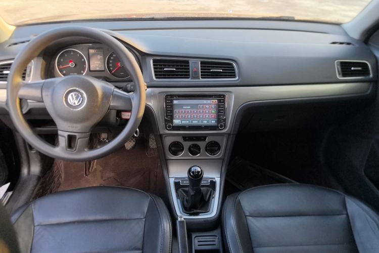 Used Volkswagen Lavida 2013 Restyled Classic 1.6L Manual Comfort Edition Center Console