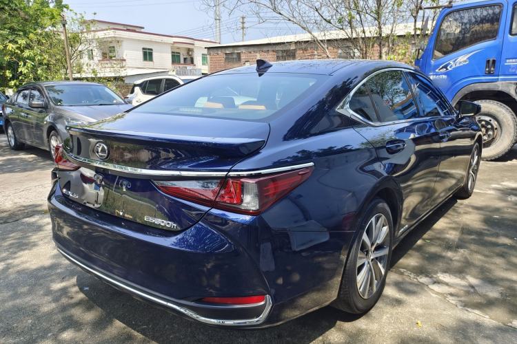 Used Lexus ES 2020 300h Premier Edition
