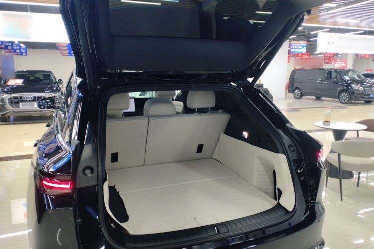 Used Li Auto i6 2025 Model Four-Wheel-Drive Standard Type Trunk