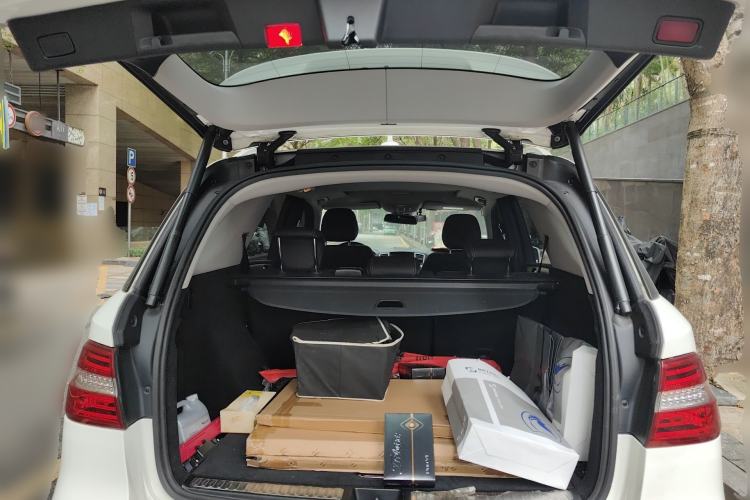 Used Mercedes-Benz M-Class 2015 ML 320 4MATIC Trunk