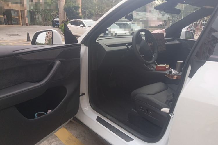 Used Tesla Model Y L 2025 Model Long-Range All-Wheel-Drive Version
