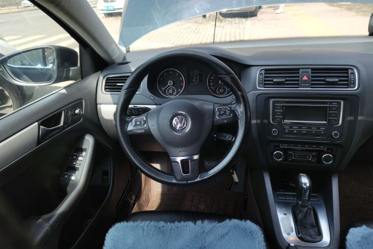 Used Volkswagen Sagitar 2012 1.4TSI Automatic Luxury Edition Steering Wheel