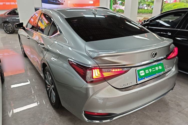 Used Lexus ES 2018 260 Excellence Edition China VI Standard
