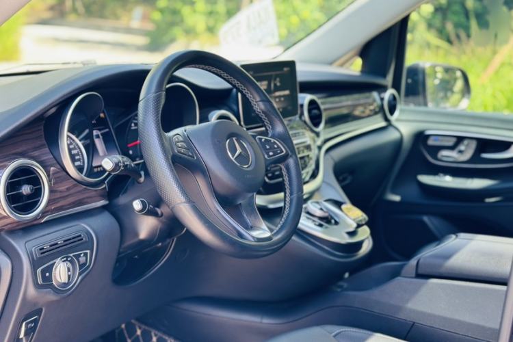 Used Mercedes-Benz V-Class 2017 V 260 Avantgarde Edition
