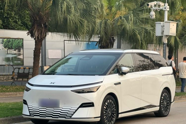 Used XPeng X9 2025 740 Ultra-Long Range Max Exterior 2