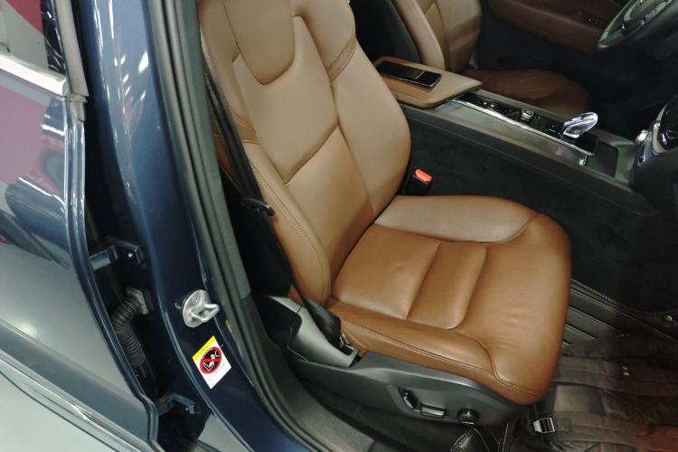 Used Volvo XC60 2024 B5 4x4 Smart Luxury Edition
