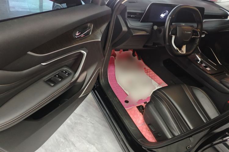 Used Venucia V 2022 260T Black Horse Edition · Idol Driver Seat