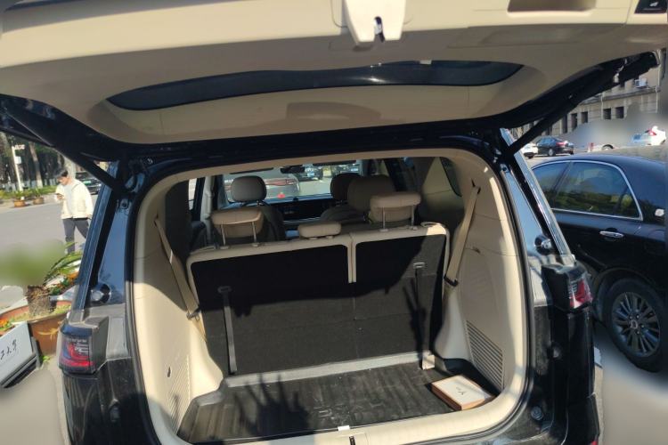 Used VOYAH Dream 2022 0-Carbon Edition Home+ Range Package 605 km Trunk