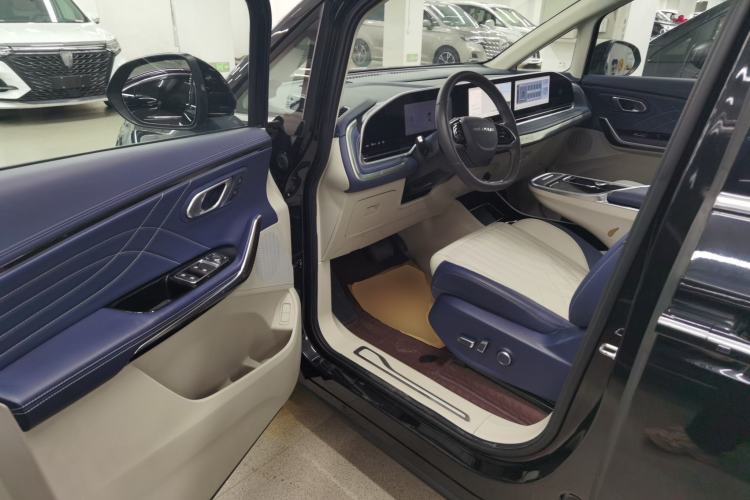 Used SAIC MAXUS G90 2022 2.0T Starry Seven-Seater