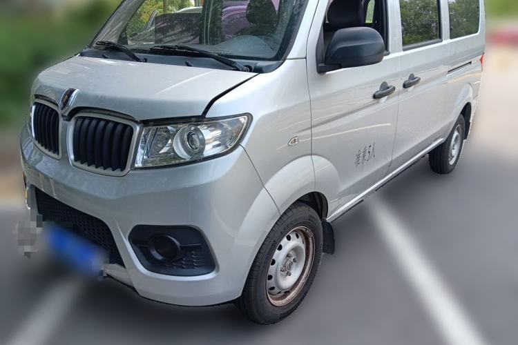 Used Jinbei Hiace X30 2024 1.5L Wealthy-Style Passenger Van 5/6/7 Seater with Front-Mounted Air Conditioning