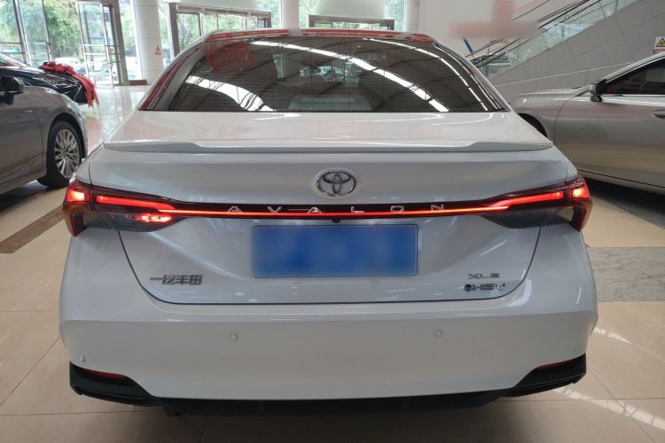 Used Toyota Avalon 2024 Dual-Engine 2.5L XLE Premium Edition Rear