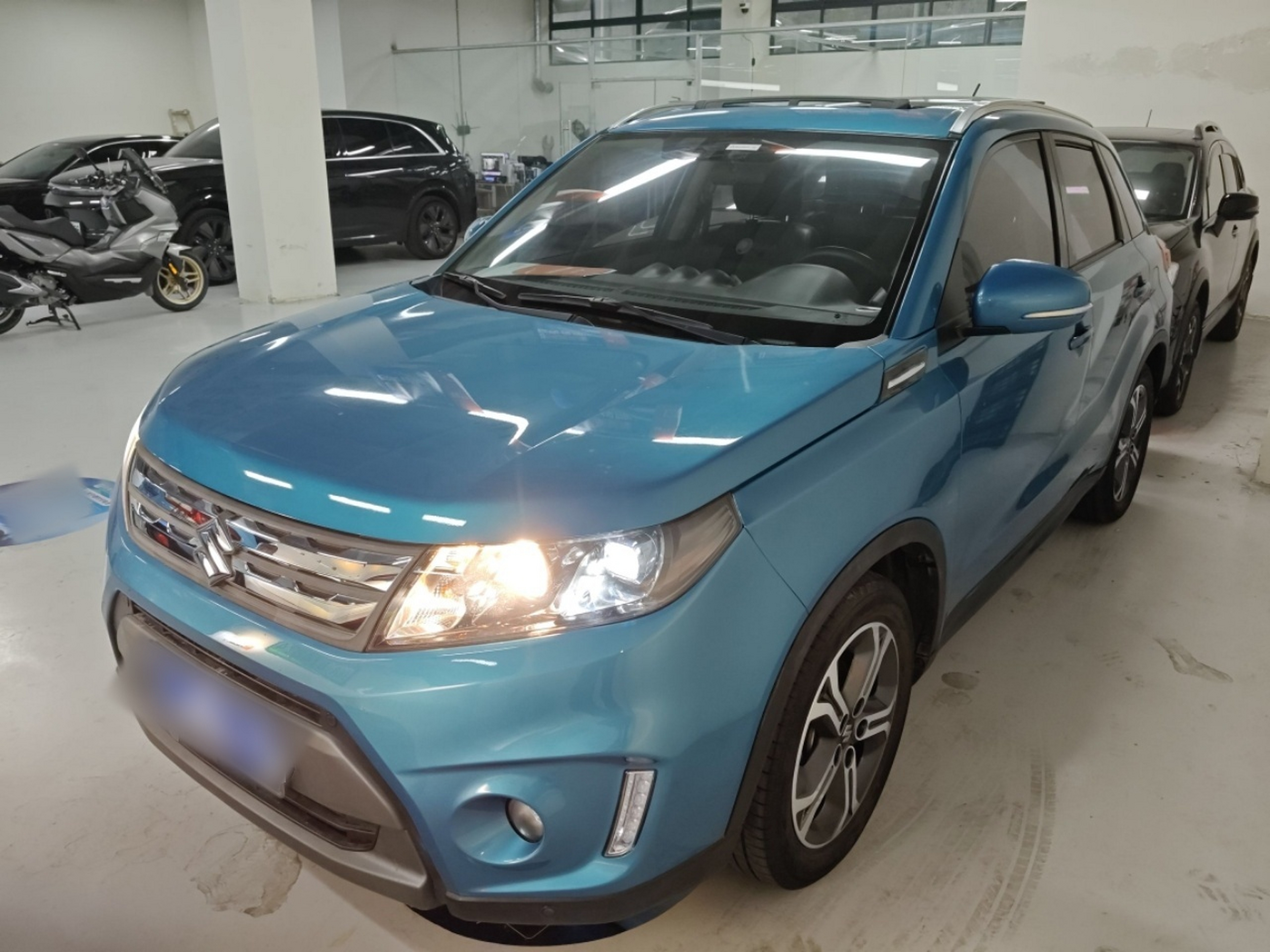 Под передней частью автомобиля