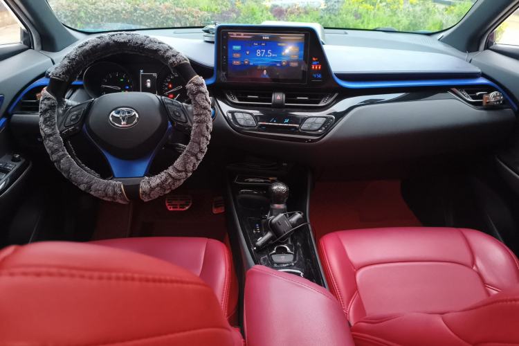 Used Toyota C-HR 2018 2.0L Luxury Sunroof Version China VI Standard