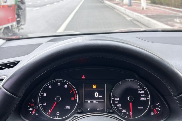 Used Audi Q5 2017 Plus 40 TFSI Ambition Model Interior 6