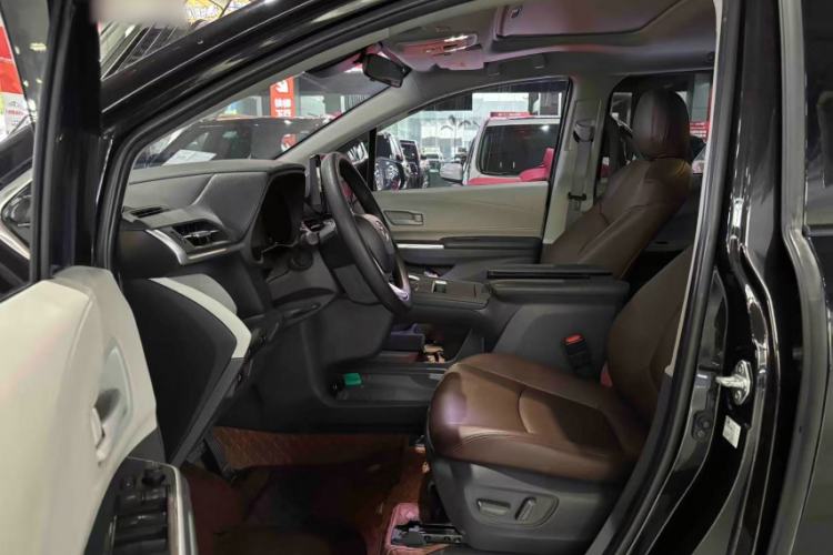 Used Toyota SIENNA 2023 2.5L Hybrid Comfort Edition Interior 6